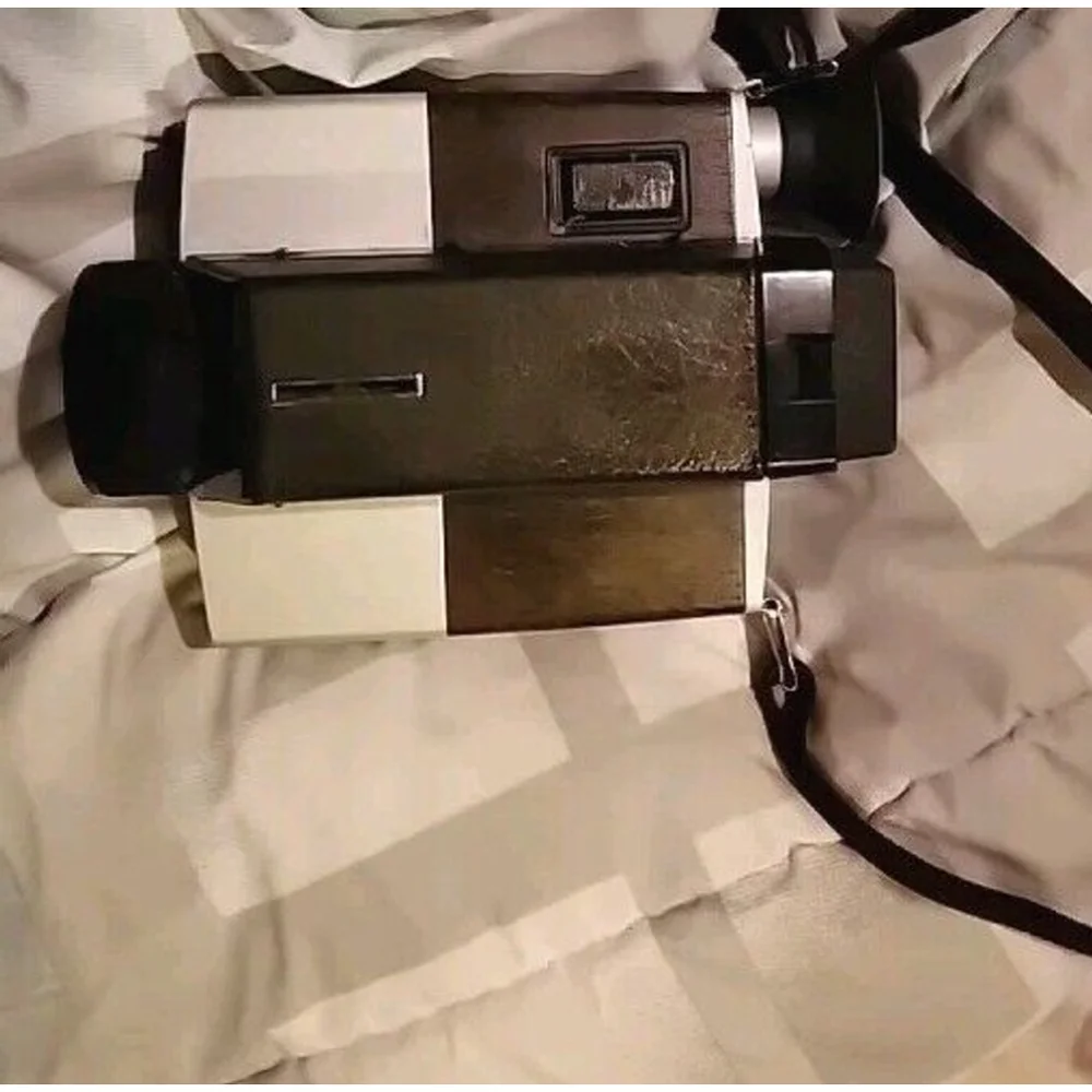 Vintage Kodak XL33 Super 8 Film Movie Camera 8mm AA Batteries Powers On Not Test